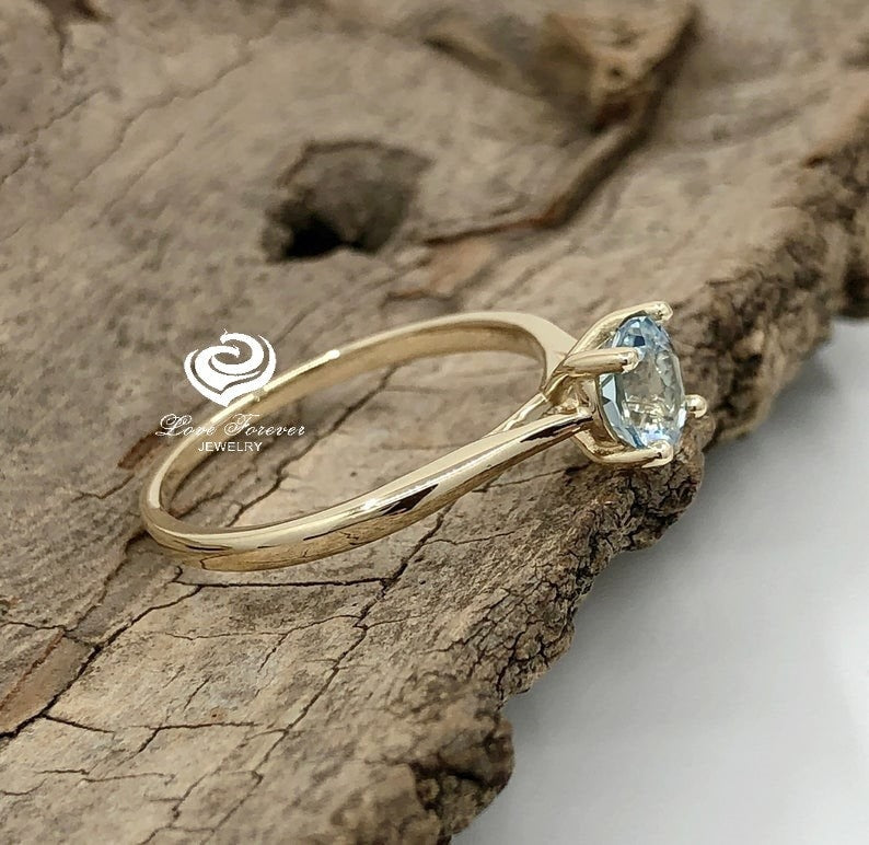 Round Aquamarine Engagement Ring in 14k Yellow Gold, Aquamarine Engagement Ring, Aquamarine Ring, Aquamarine Solitaire, Round Cut Aquamarine