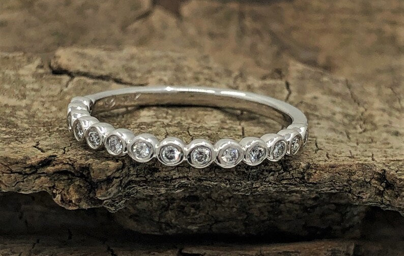 Bezel Stackable Set in 14k White Gold, Bezel Wedding Band, Bezel Stacking Bands , Scalloped Stacking Band, Diamond Band