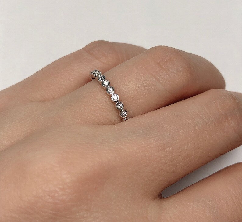 Bezel Stackable Set in 14k White Gold, Bezel Wedding Band, Bezel Stacking Bands , Scalloped Stacking Band, Diamond Band