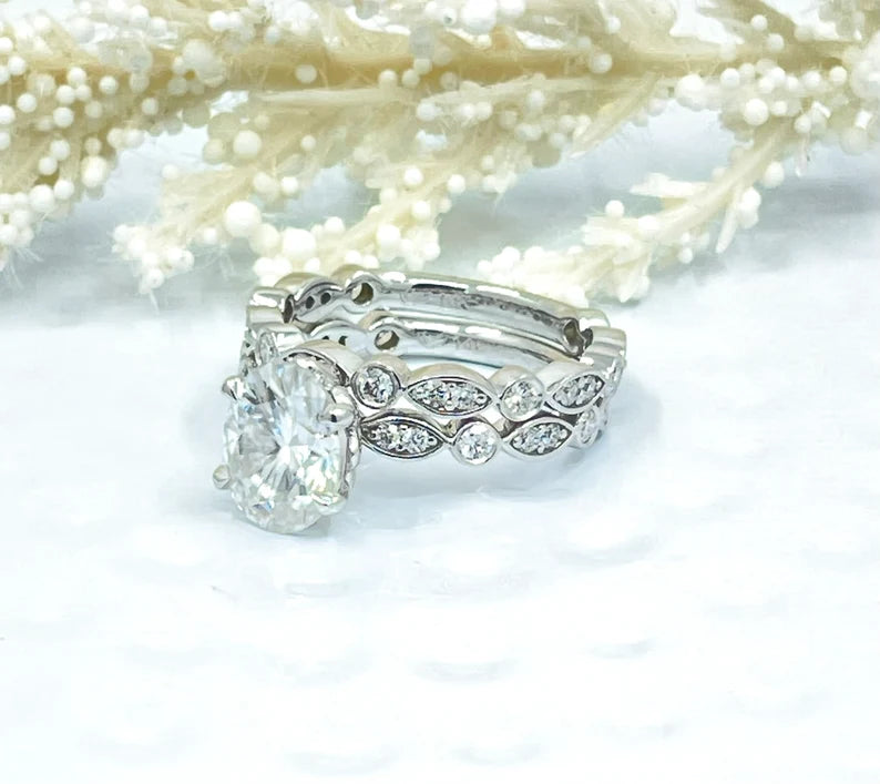 Oval Bridal Set in 14k White Gold, Oval Cut Engagement Ring Set, Moissanite Oval Wedding Set, Forever One Moissanite Oval Cut Ring Set