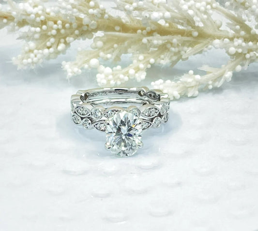 Oval Bridal Set in 14k White Gold, Oval Cut Engagement Ring Set, Moissanite Oval Wedding Set, Forever One Moissanite Oval Cut Ring Set