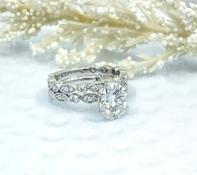 Oval Bridal Set in 14k White Gold, Oval Cut Engagement Ring Set, Moissanite Oval Wedding Set, Forever One Moissanite Oval Cut Ring Set