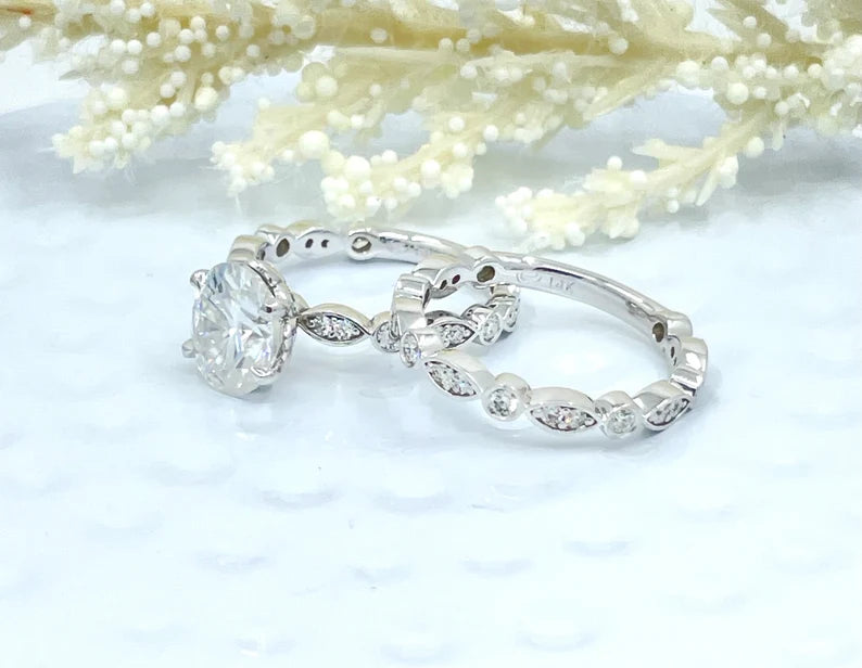 Oval Bridal Set in 14k White Gold, Oval Cut Engagement Ring Set, Moissanite Oval Wedding Set, Forever One Moissanite Oval Cut Ring Set