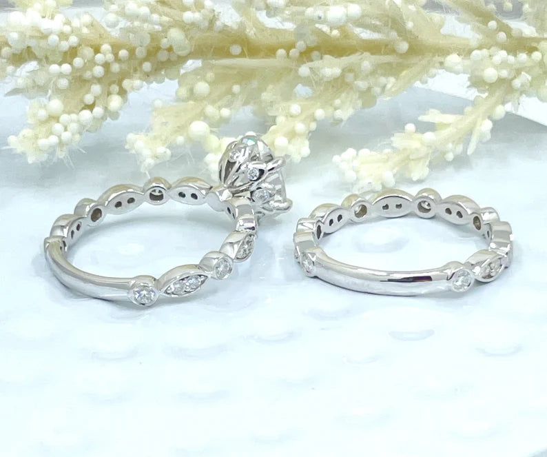 Oval Bridal Set in 14k White Gold, Oval Cut Engagement Ring Set, Moissanite Oval Wedding Set, Forever One Moissanite Oval Cut Ring Set